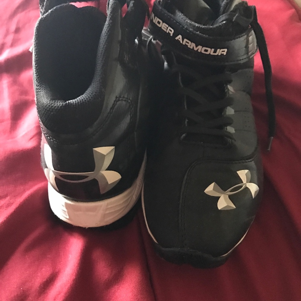 Football cleets - Picture 2 of 3